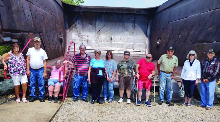 seniors_visit_the_big_muskie
